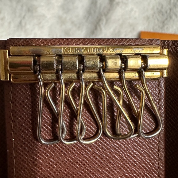Louis Vuitton 6 Key Holder Authentic - Picture 3 of 4